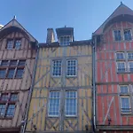 Logis Du Cirque Centre Historique 2*