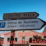Logis Du Cirque Centre Historique 2*