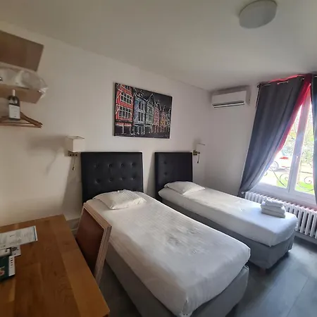 Logis Du Cirque Centre Historique Hotel 2*