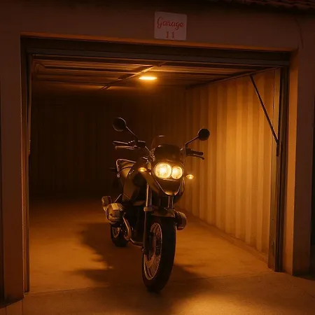 Hotel Logis Du Cirque Centre Historique 2*