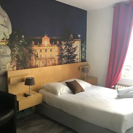 Hotel Logis Du Cirque Centre Historique Troyes