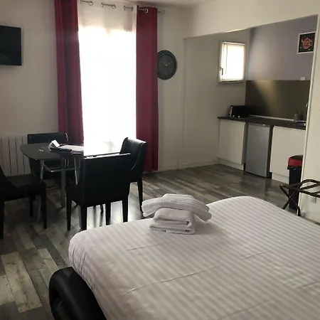 Szálloda Logis Du Cirque Centre Historique