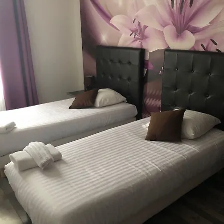 Hotel Logis Du Cirque Centre Historique 2*