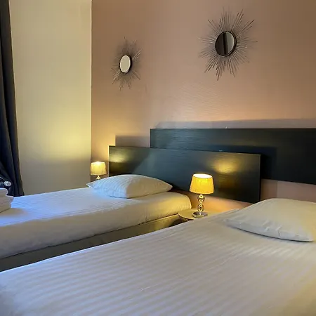 Logis Du Cirque Centre Historique Hotel 2*