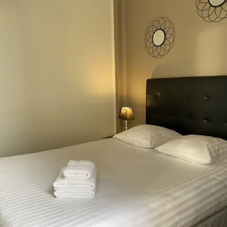 Hotel Logis Du Cirque Centre Historique 2*