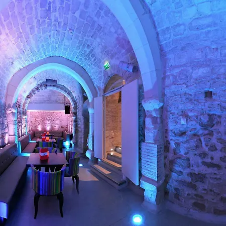 Logis Du Cirque Centre Historique Hotel 2*