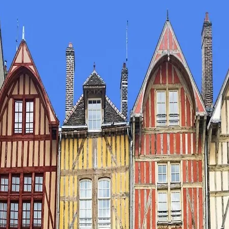 Hotel Logis Du Cirque Centre Historique Troyes
