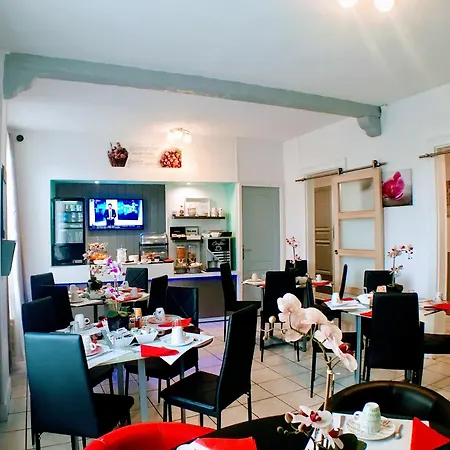 Logis Du Cirque Centre Historique Hotel 2*