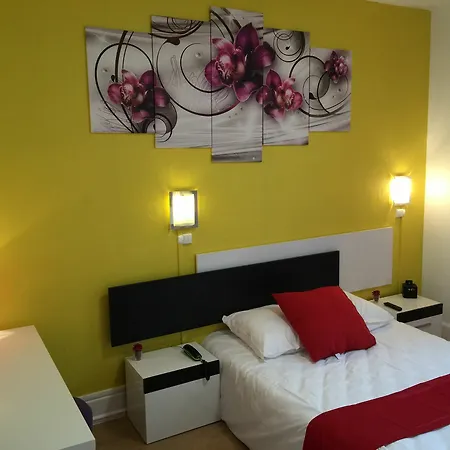 Logis Du Cirque Centre Historique Hotel 2*