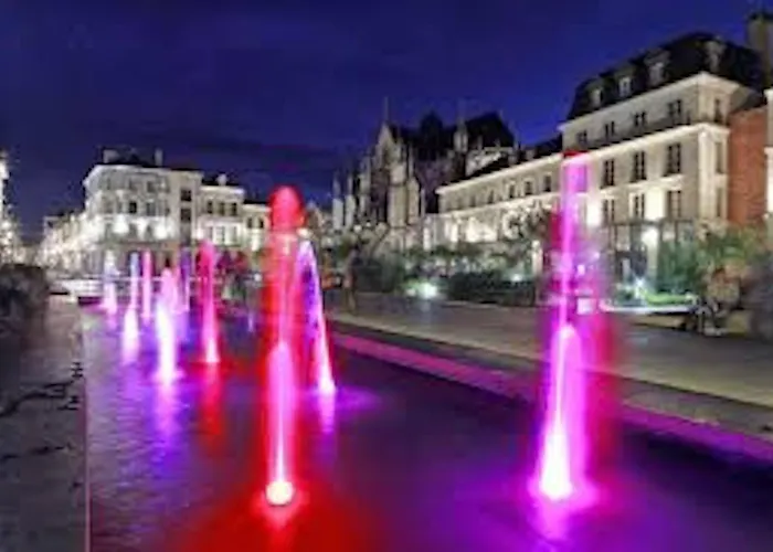 Logis Du Cirque Centre Historique Hotel 2*