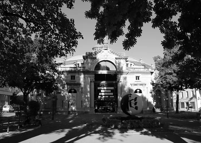 Logis Du Cirque Centre Historique Hotel