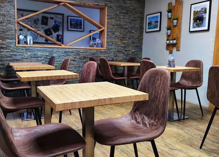 Logis Du Cirque Centre Historique Hotel 2*