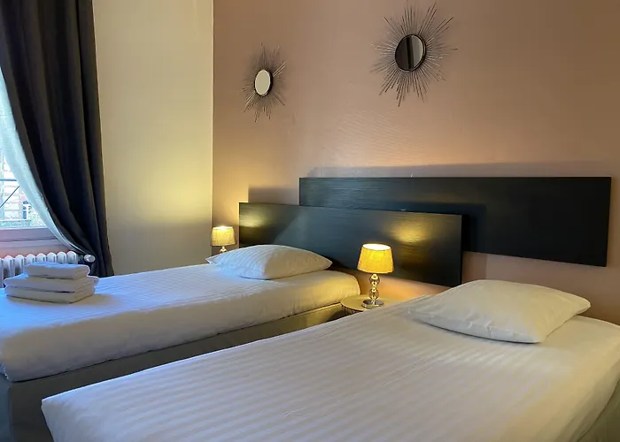 Logis Du Cirque Centre Historique Hotel 2*