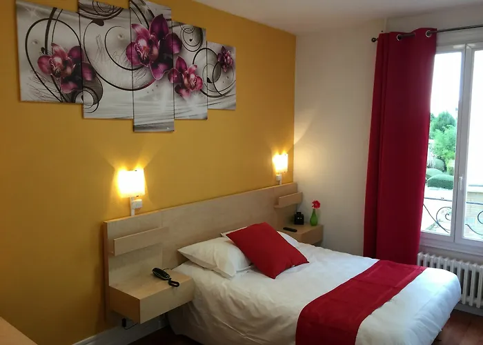 Hotel Logis Du Cirque Centre Historique 2*