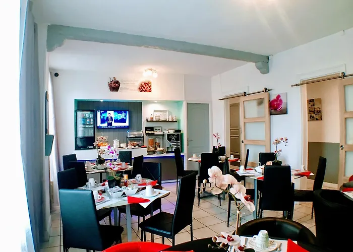 Logis Du Cirque Centre Historique Hotel 2*